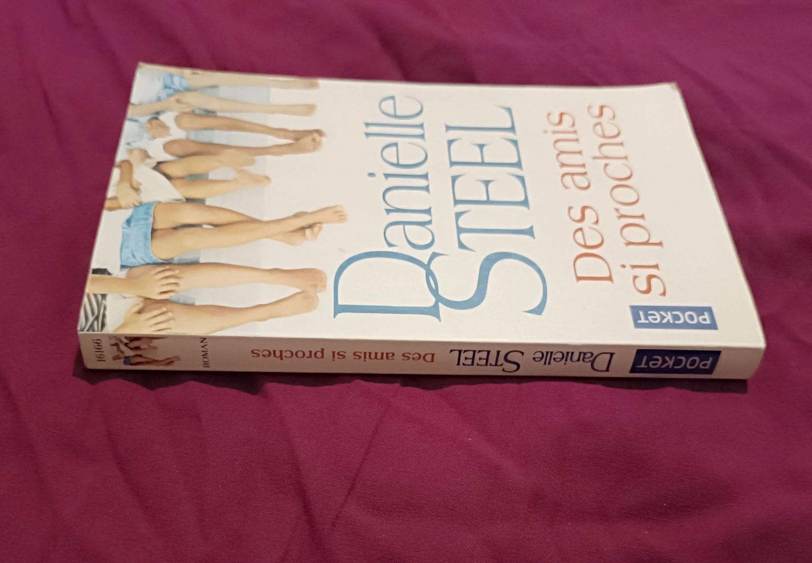 Livre des amis si proches  – photo 4
